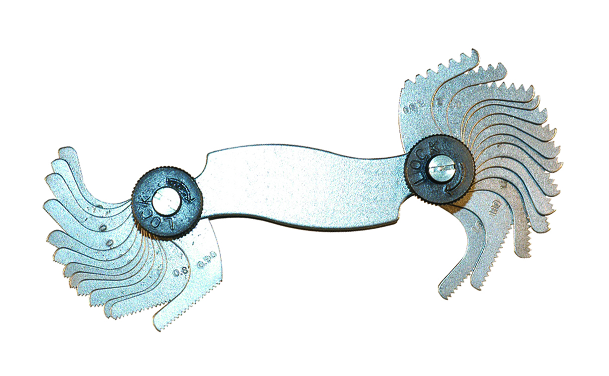 Mitutoyo, 188-153, 0.25-2.5mm, 60 Degrees, Screw Pitch Gage Set, 28 Leaves (0.25- 0.9 by 0.05, 1, 1.1, 1.2, 1.25, 1.3, 1.4, 1.5, 1.6, 1.7, 1.75, 1.8, 1.9, 2, 2.5mm) 